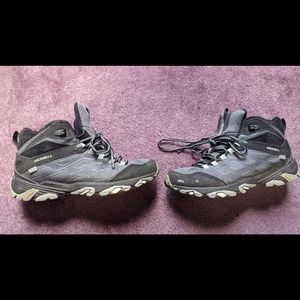 Merrell Women's Moab Mid Waterproof Hiking Boots size 7 .5
